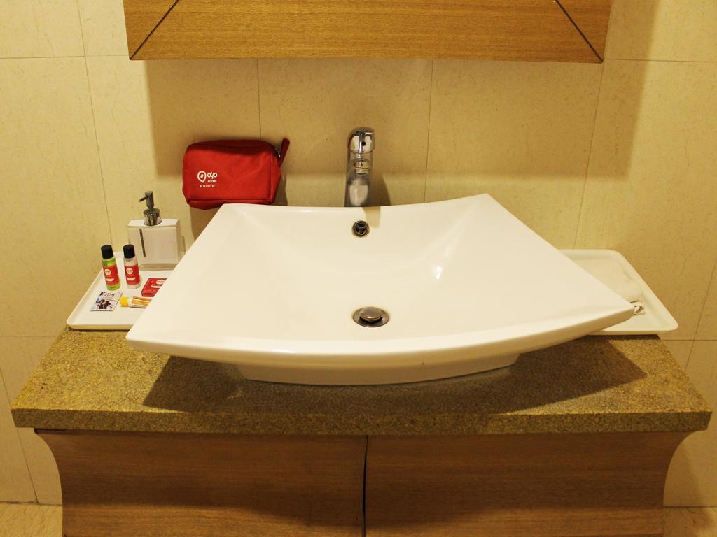 Oyo Premium Kaushambi Hotel Indirapuram Bagian luar foto